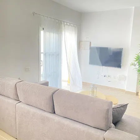 Sunny Terrace Apartment *